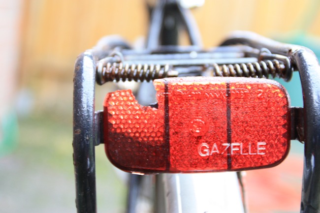 gazelle-reflektor-hinten Roter Reflektor am Fahrrad