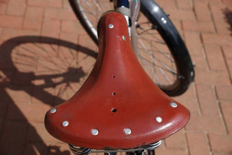 PU-Leder Fahrradsattel Mit Nieten - Für Fixie Und Rennräder