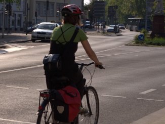 Fahrradfahrerin beim Fahrradurlaub