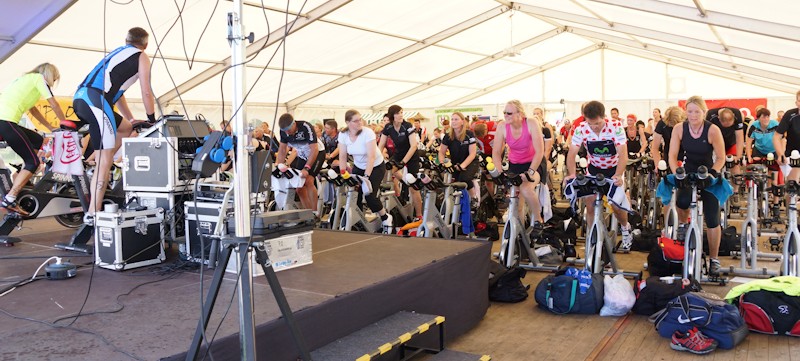 Spinning® am Meer Teilnehmer im Zelt
