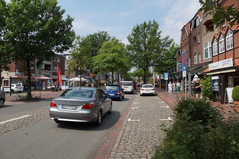 Radweg auf der Straße in Bad Zwischenahn