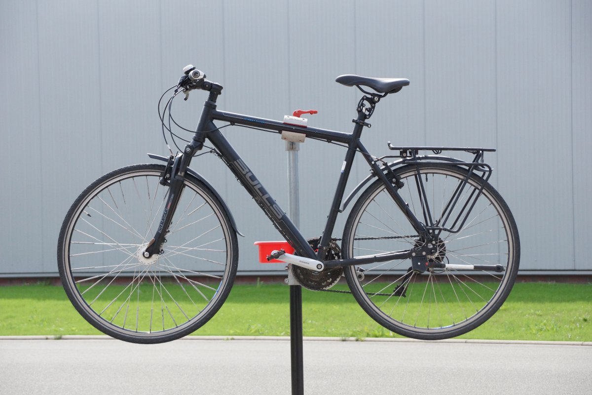 Fahrrad Montageständer mit einem Fahrrad Fahrrad Montageständer mit einem Fahrrad