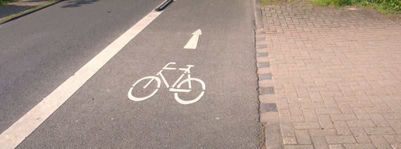 Fahrradweg auf Straße