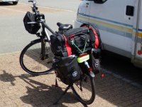 Fahrrad gepackt mit Fahrradtaschen für Deutschlandtour
