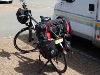 Fahrrad gepackt mit Fahrradtaschen für Deutschlandtour