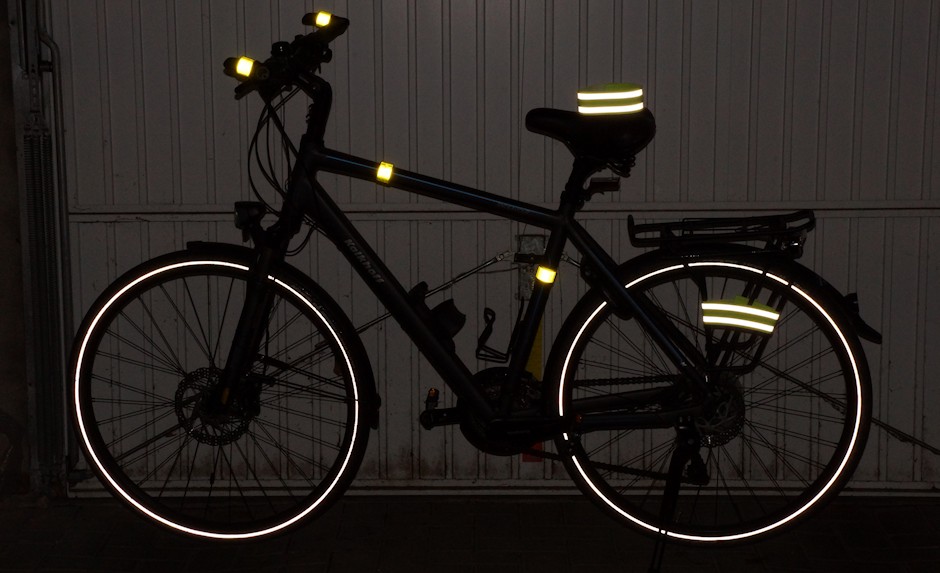 Fahrrad mit Reflektorbändern 