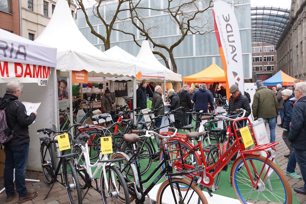 Fahrradfestival in Oldenburg "Hallo Fahrrad" am Rathausmarkt