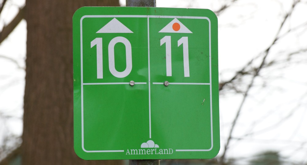 Fahrradroute 11 und 10 im Ammerland Schild