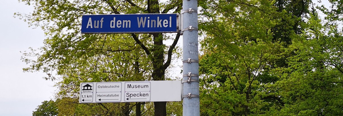 strassenschild auf dem winkel