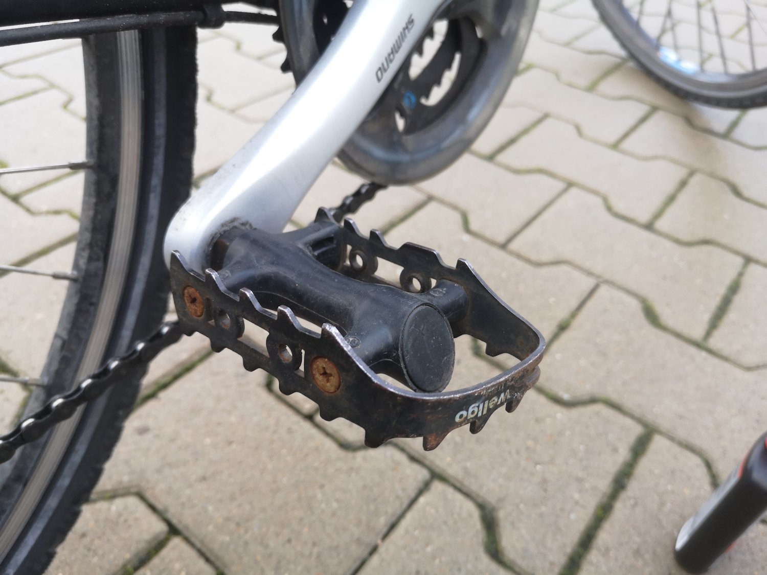 Fahrradpedale mit Kurbel: Unfall Paderborn - Radfahrer schwerverletzt Fahrradpedale mit Kurbel: Unfall Paderborn - Radfahrer schwerverletzt