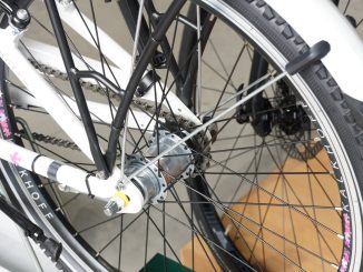 Fahrradnabe an Kinderfahrrad gelockert